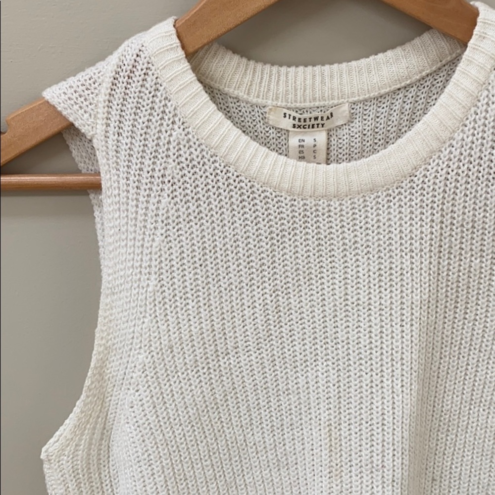 Sleeveless Sweater Vest - Picture 5 of 5